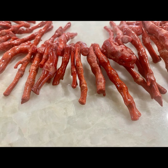 Coral twig statement necklace - Picture 12 of 16